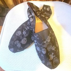 Black slip-on canvas flats with skulls. Size 10 by Aviva